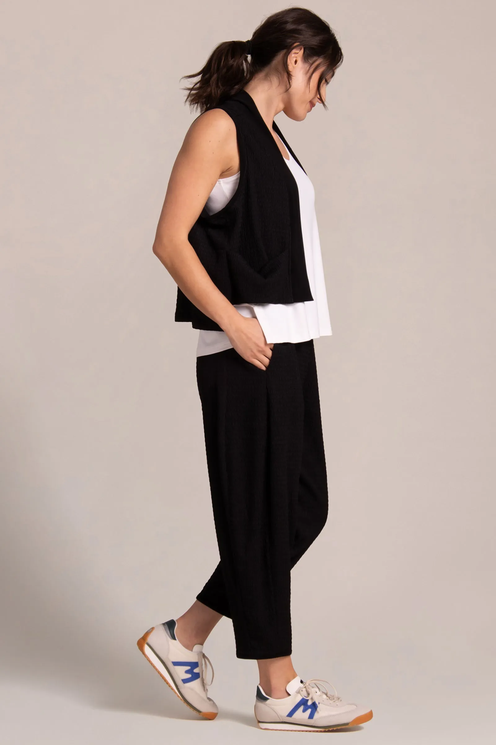 Popcorn Waffle Cropped Core Vest | Black