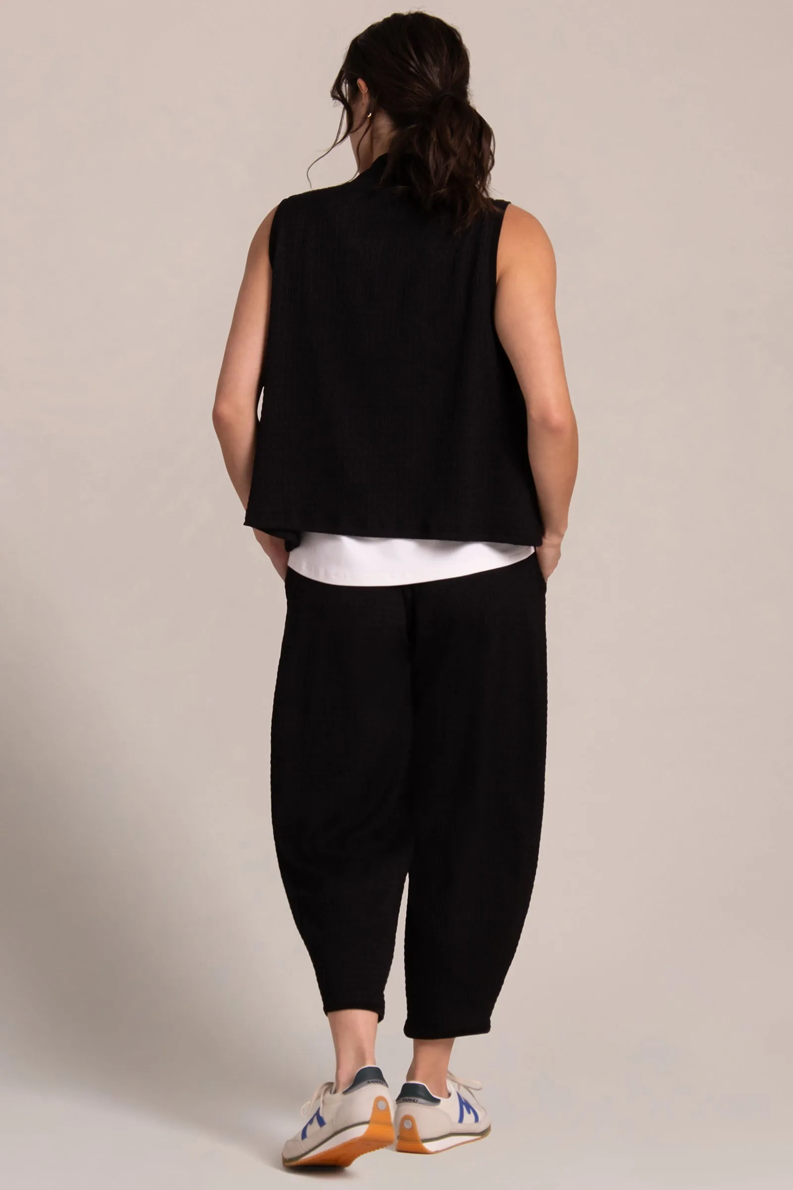 Popcorn Waffle Cropped Core Vest | Black